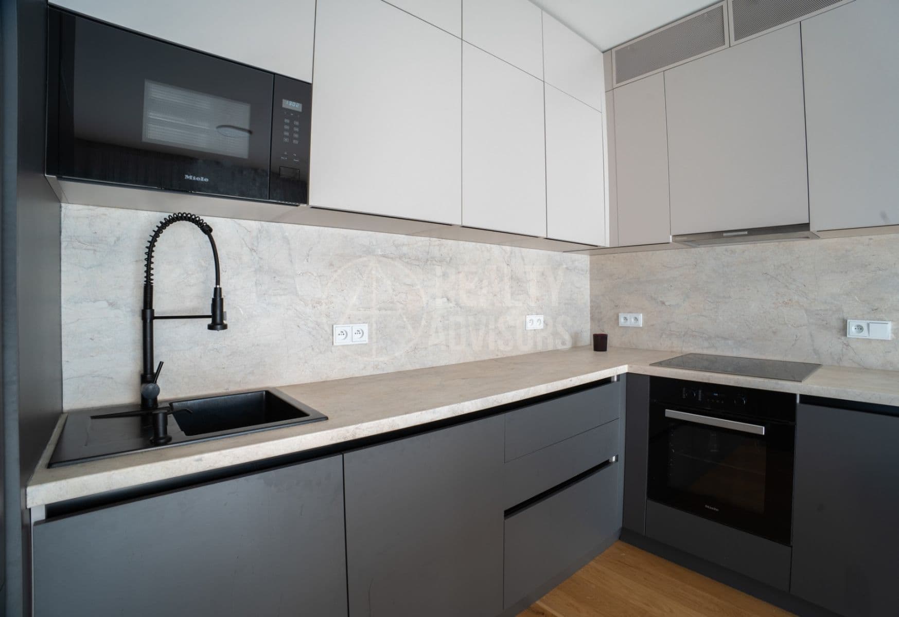 2 bedroom with open-plan kitchen flat for sale, 60 m², Československého exilu, Prague, Prague 2 bedroom with open-plan kitchen flat for sale, 60 m², Československého exilu, Prague, Prague