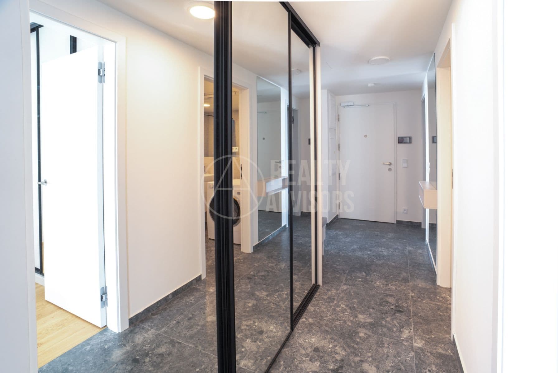 2 bedroom with open-plan kitchen flat for sale, 60 m², Československého exilu, Prague, Prague 2 bedroom with open-plan kitchen flat for sale, 60 m², Československého exilu, Prague, Prague