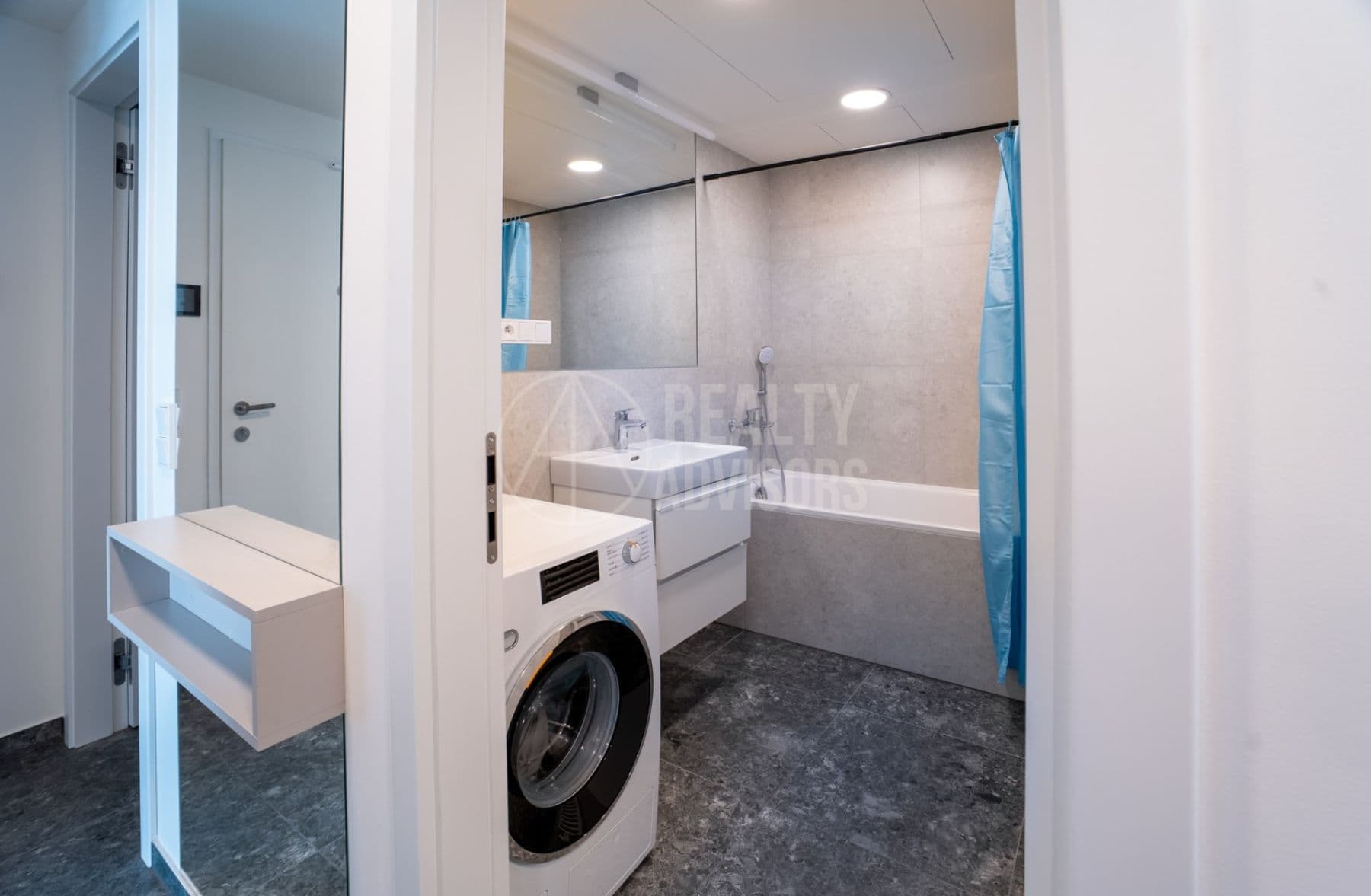 2 bedroom with open-plan kitchen flat for sale, 60 m², Československého exilu, Prague, Prague 2 bedroom with open-plan kitchen flat for sale, 60 m², Československého exilu, Prague, Prague