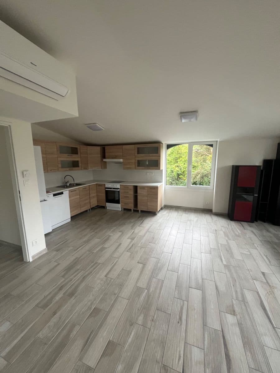 2 bedroom with open-plan kitchen flat to rent, 80 m², Na Baních, Prague, Prague 2 bedroom with open-plan kitchen flat to rent, 80 m², Na Baních, Prague, Prague