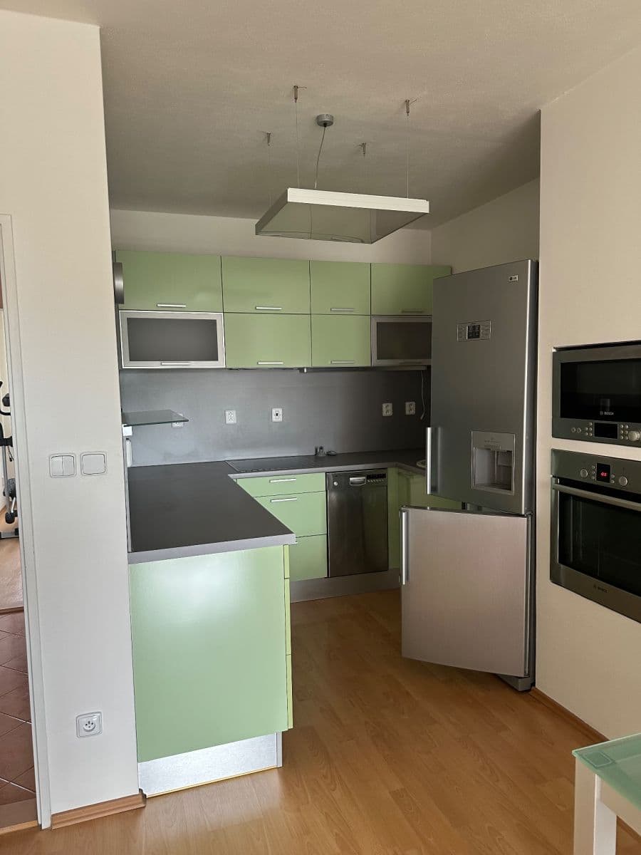 1 bedroom with open-plan kitchen flat to rent, 65 m², Bělohorská, Brno, Jihomoravský Region 1 bedroom with open-plan kitchen flat to rent, 65 m², Bělohorská, Brno, Jihomoravský Region