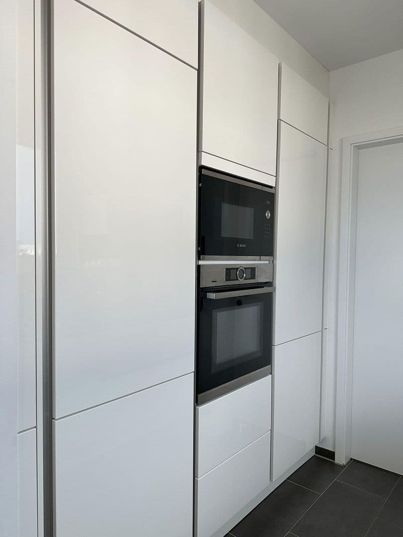 3 bedroom with open-plan kitchen flat to rent, 145 m², Neu-Isenburg, Hesse 3 bedroom with open-plan kitchen flat to rent, 145 m², Neu-Isenburg, Hesse