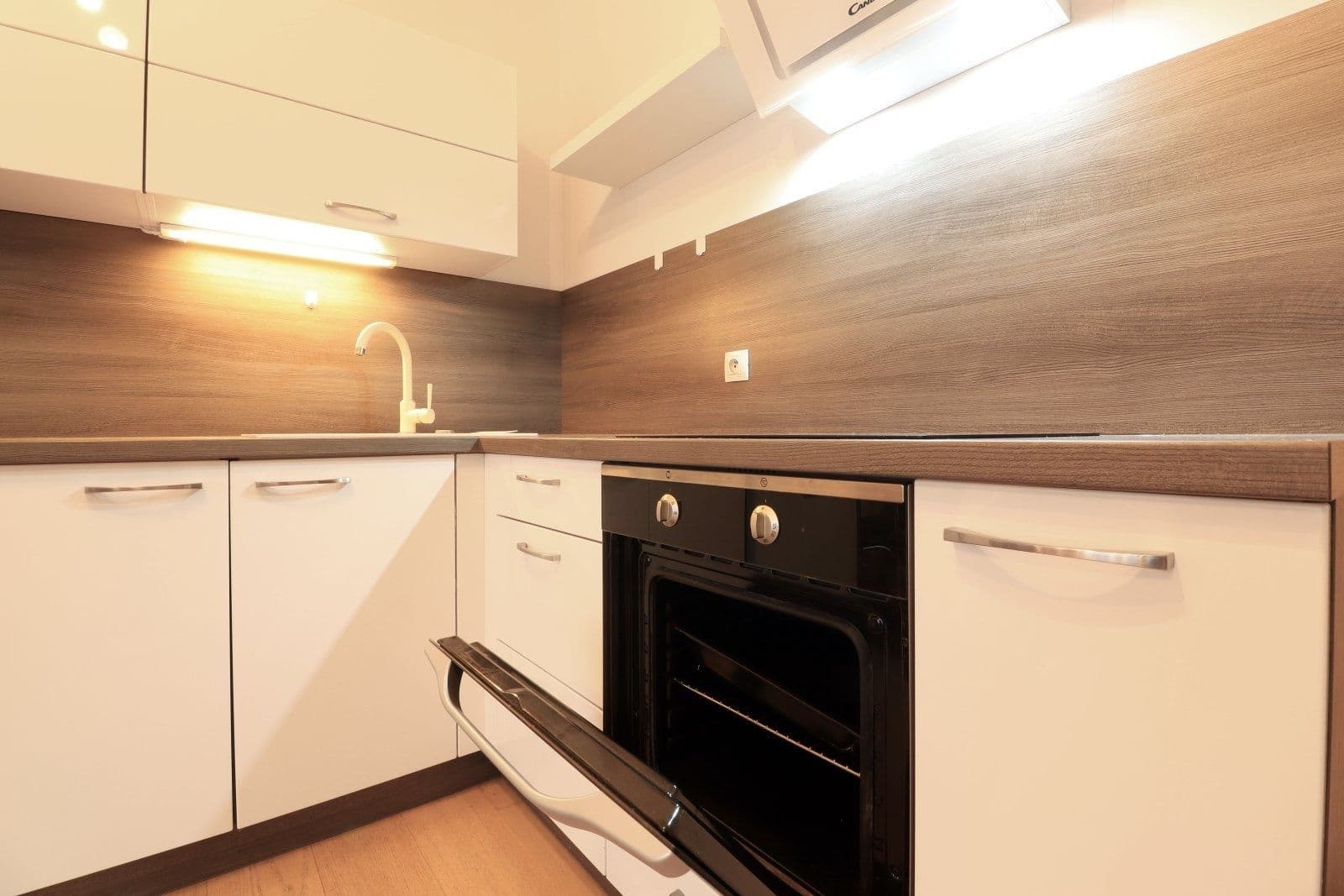 1 bedroom with open-plan kitchen flat to rent, 64 m², Devonská, Prague, Prague 1 bedroom with open-plan kitchen flat to rent, 64 m², Devonská, Prague, Prague