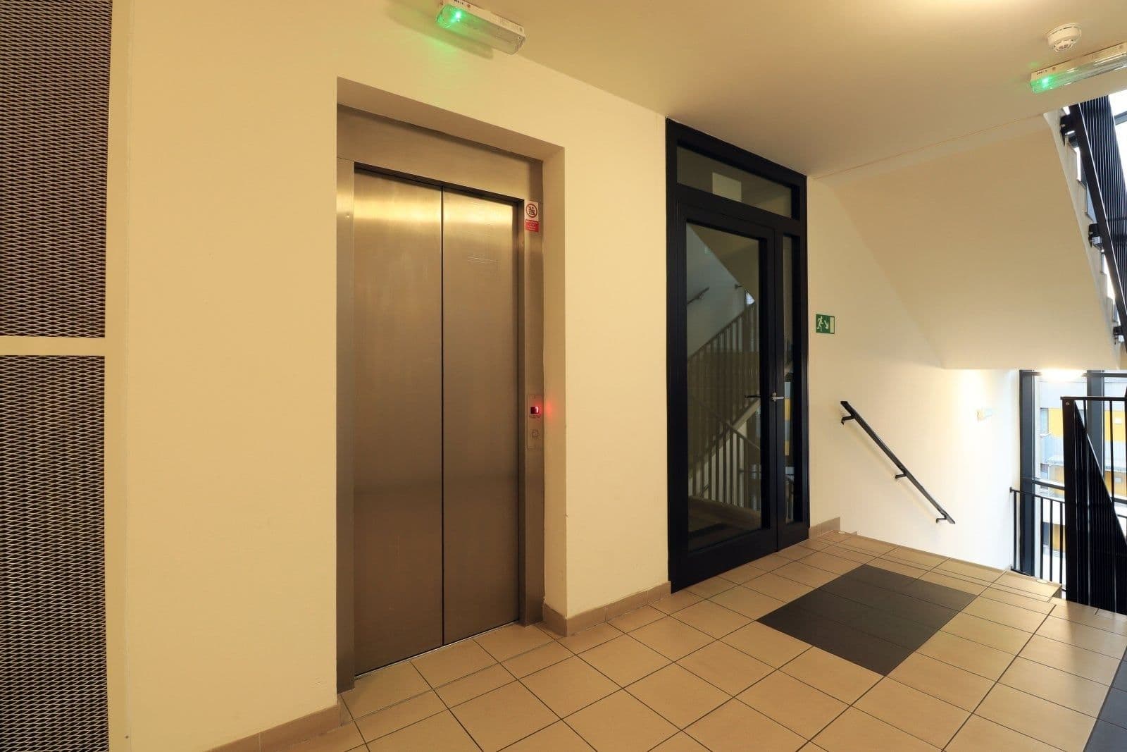 1 bedroom with open-plan kitchen flat to rent, 64 m², Devonská, Prague, Prague 1 bedroom with open-plan kitchen flat to rent, 64 m², Devonská, Prague, Prague