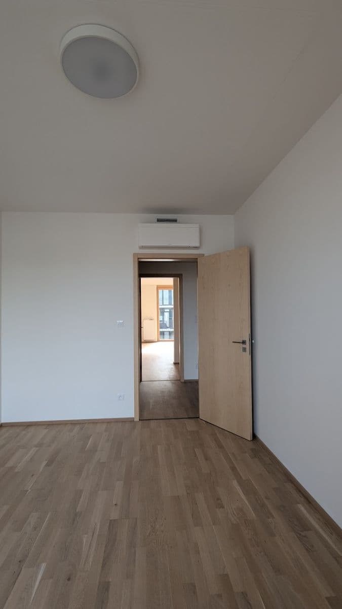 3 bedroom with open-plan kitchen flat to rent, 110 m², Toyen, Prague, Prague 3 bedroom with open-plan kitchen flat to rent, 110 m², Toyen, Prague, Prague