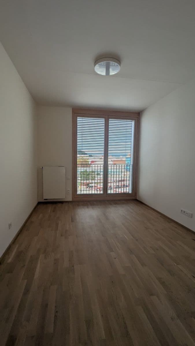 3 bedroom with open-plan kitchen flat to rent, 110 m², Toyen, Prague, Prague 3 bedroom with open-plan kitchen flat to rent, 110 m², Toyen, Prague, Prague