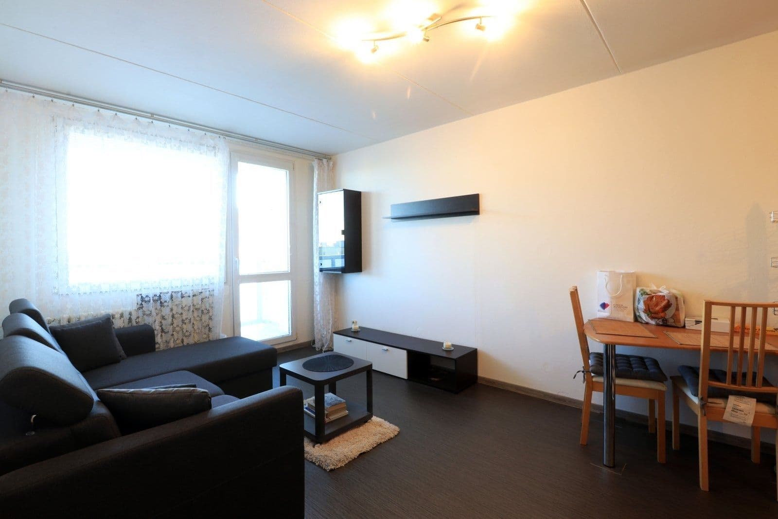 1 bedroom with open-plan kitchen flat to rent, 40 m², Jerevanská, Kladno, Středočeský Region 1 bedroom with open-plan kitchen flat to rent, 40 m², Jerevanská, Kladno, Středočeský Region
