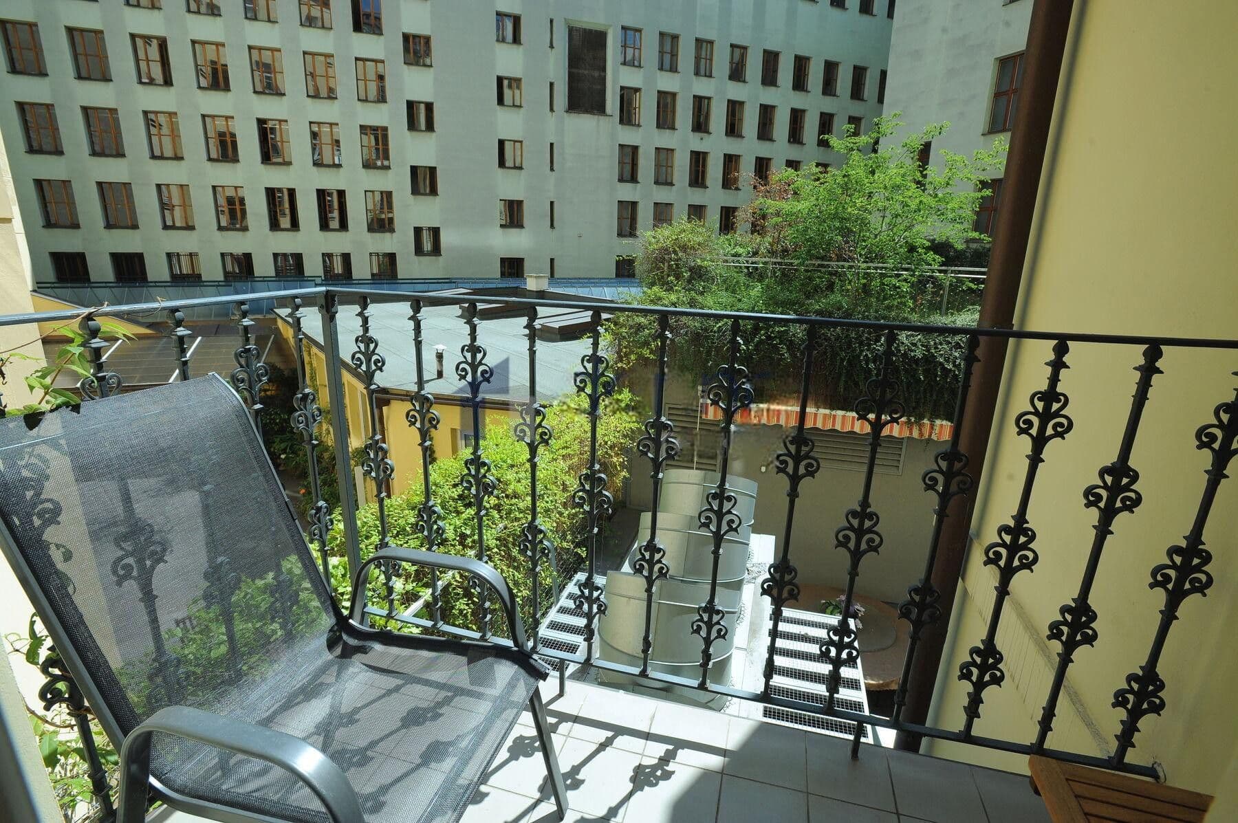 1 bedroom with open-plan kitchen flat to rent, 84 m², Žatecká, Prague, Prague 1 bedroom with open-plan kitchen flat to rent, 84 m², Žatecká, Prague, Prague
