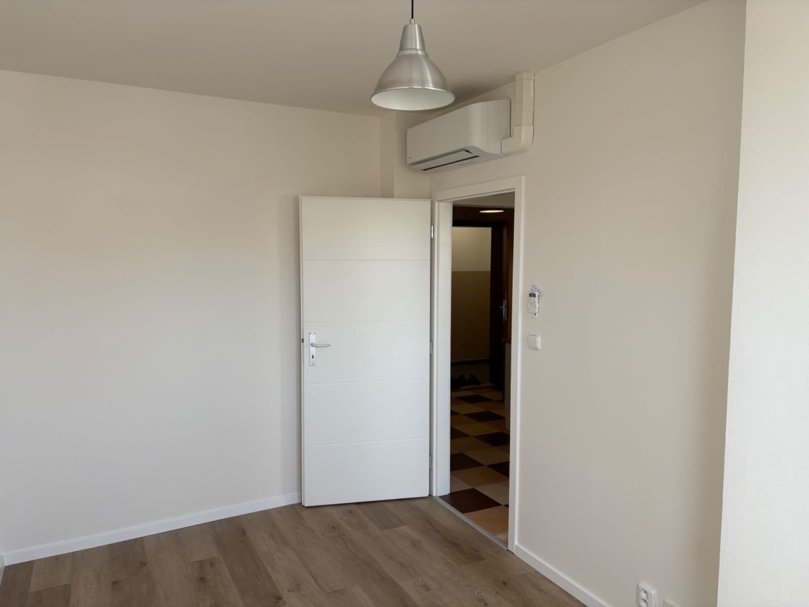 2 bedroom flat to rent, 48 m², Komunardů, Prague, Prague 2 bedroom flat to rent, 48 m², Komunardů, Prague, Prague
