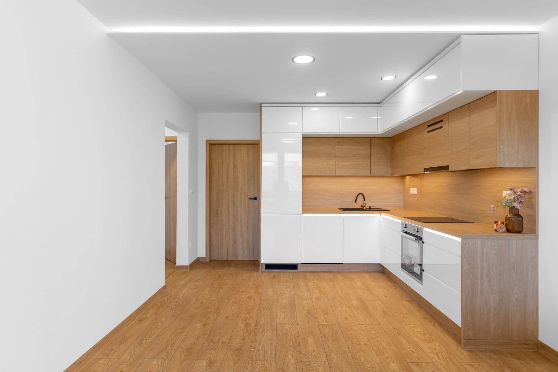 2 bedroom with open-plan kitchen flat for sale, 63 m², Tolstého, Frýdek-Místek, Moravskoslezský Region 2 bedroom with open-plan kitchen flat for sale, 63 m², Tolstého, Frýdek-Místek, Moravskoslezský Region