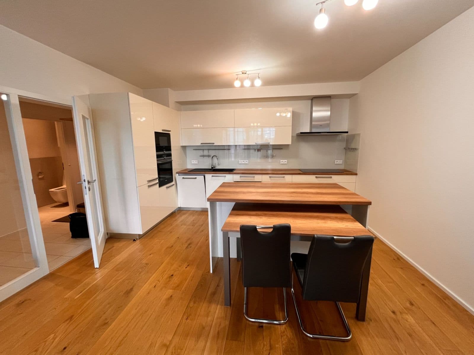 2 bedroom with open-plan kitchen flat to rent, 83 m², Archangelská, Prague, Prague 2 bedroom with open-plan kitchen flat to rent, 83 m², Archangelská, Prague, Prague