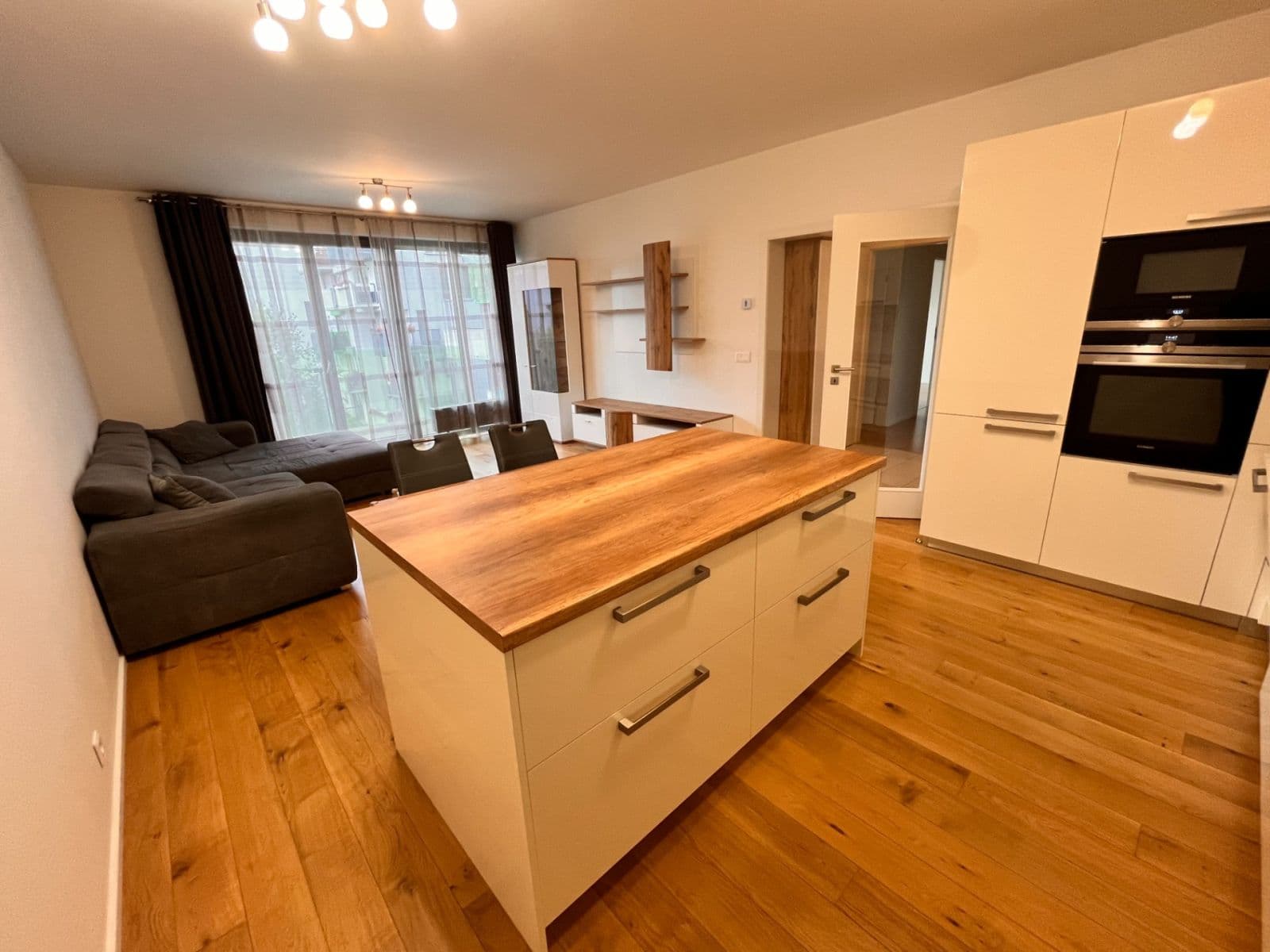 2 bedroom with open-plan kitchen flat to rent, 83 m², Archangelská, Prague, Prague 2 bedroom with open-plan kitchen flat to rent, 83 m², Archangelská, Prague, Prague