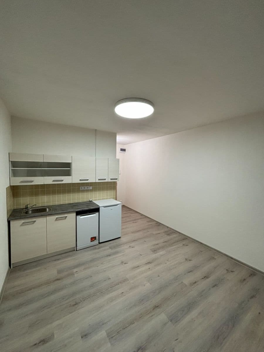 Studio flat to rent, 19 m², Kostnická, Chomutov, Ústecký Region Studio flat to rent, 19 m², Kostnická, Chomutov, Ústecký Region