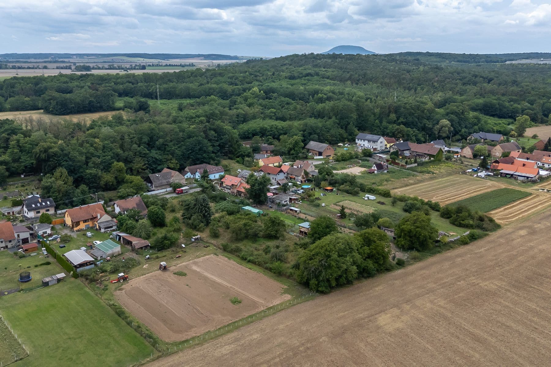 plot for sale, 3,823 m², Dolní Beřkovice, Středočeský Region plot for sale, 3,823 m², Dolní Beřkovice, Středočeský Region