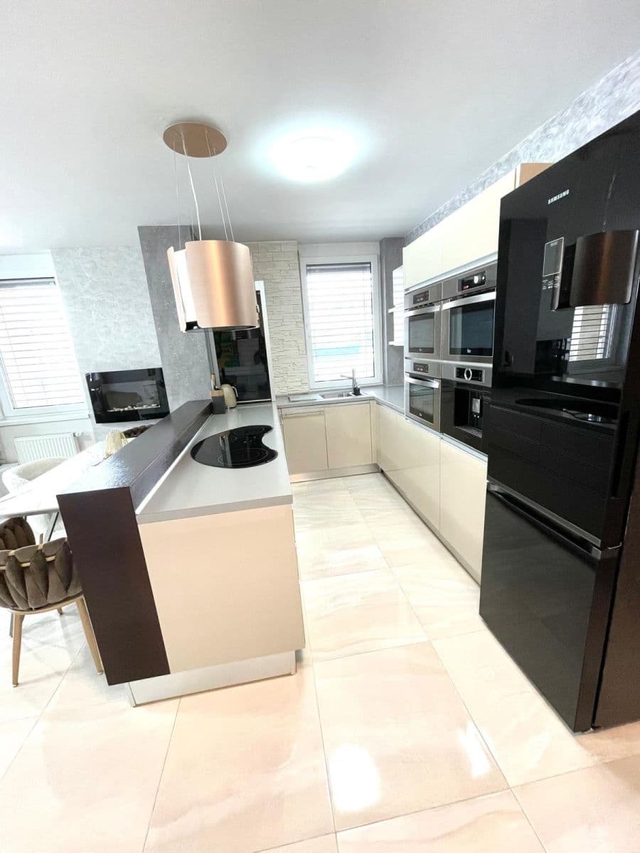 4 bedroom flat for sale, 182 m², Galvaniho, Ružinov, Bratislavský Region 4 bedroom flat for sale, 182 m², Galvaniho, Ružinov, Bratislavský Region