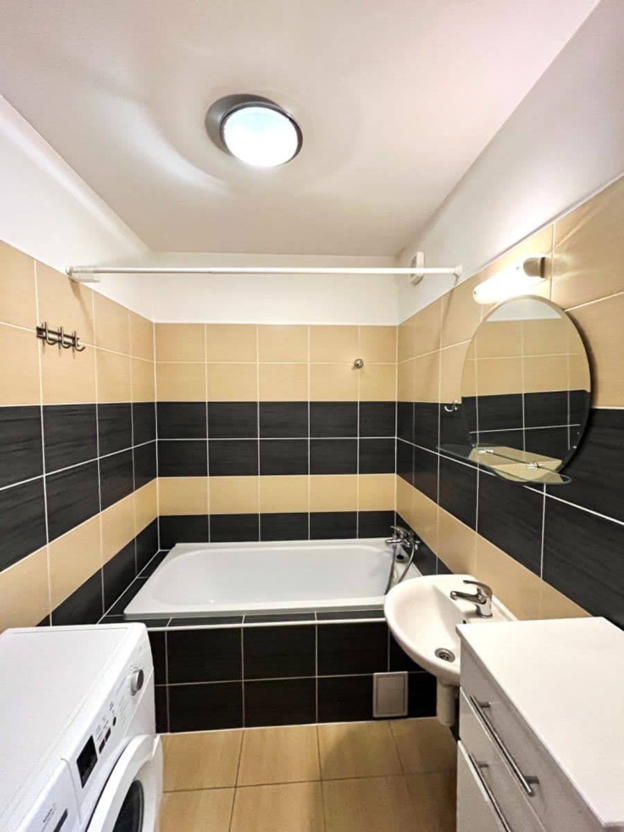 2 bedroom with open-plan kitchen flat to rent, 57 m², Radomská, Prague, Prague 2 bedroom with open-plan kitchen flat to rent, 57 m², Radomská, Prague, Prague