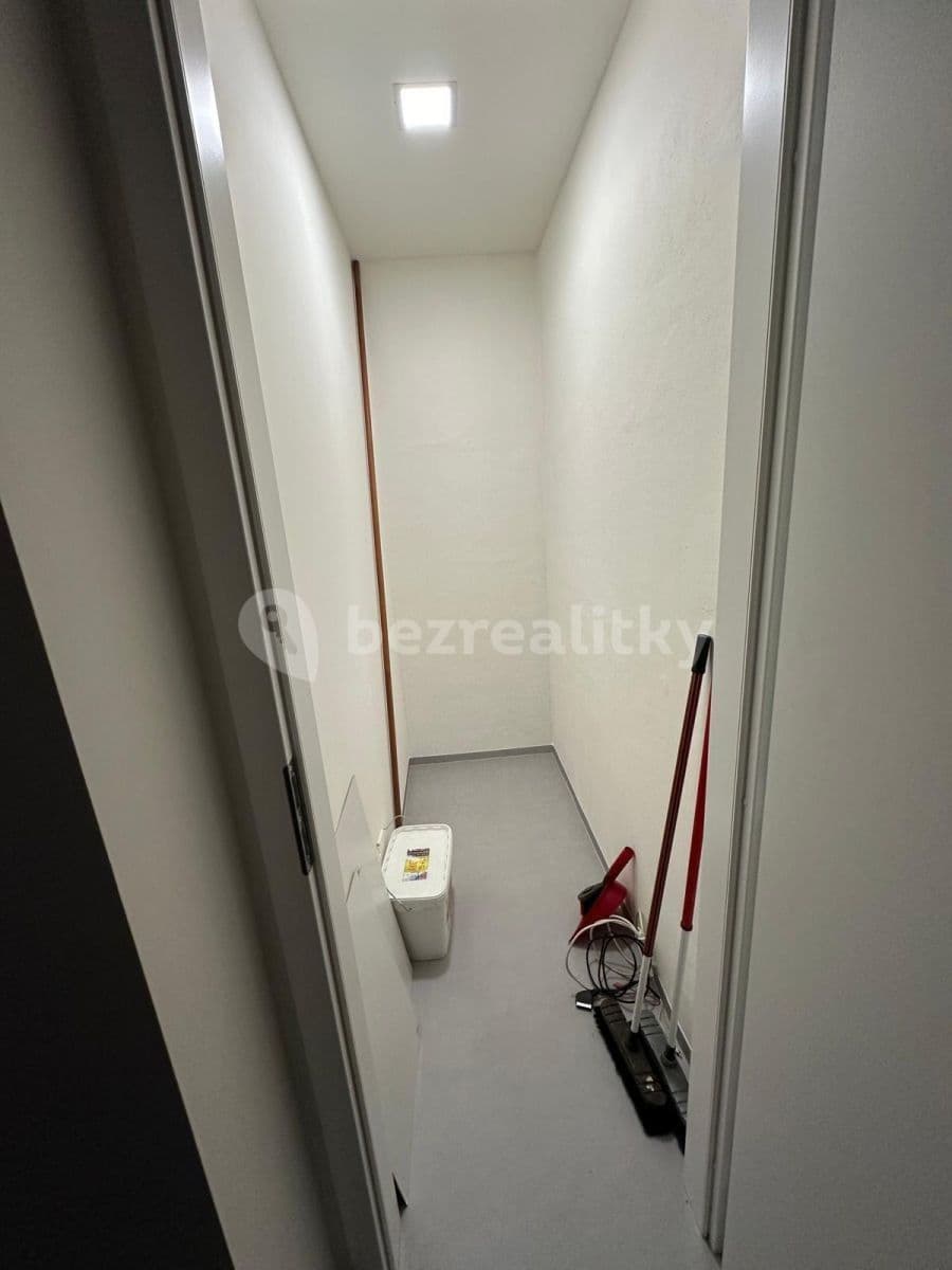 Studio flat to rent, 35 m², Brožíkova, Hradec Králové, Královéhradecký Region Studio flat to rent, 35 m², Brožíkova, Hradec Králové, Královéhradecký Region