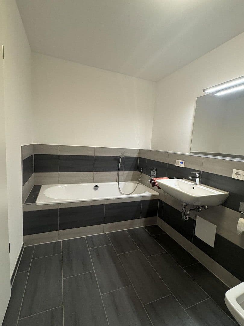 2 bedroom with open-plan kitchen flat to rent, 112 m², Blaustein, Baden-Württemberg 2 bedroom with open-plan kitchen flat to rent, 112 m², Blaustein, Baden-Württemberg