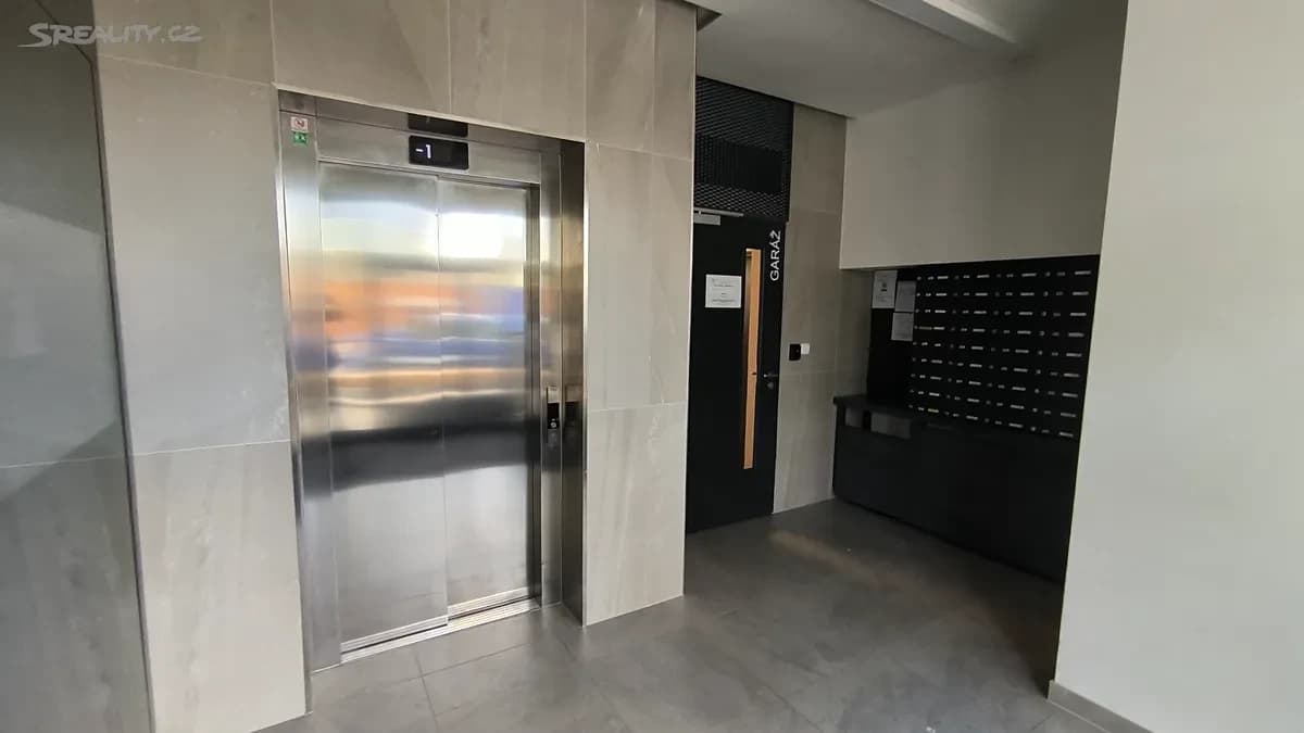 2 bedroom with open-plan kitchen flat to rent, 58 m², Thomasova, Prague, Prague 2 bedroom with open-plan kitchen flat to rent, 58 m², Thomasova, Prague, Prague
