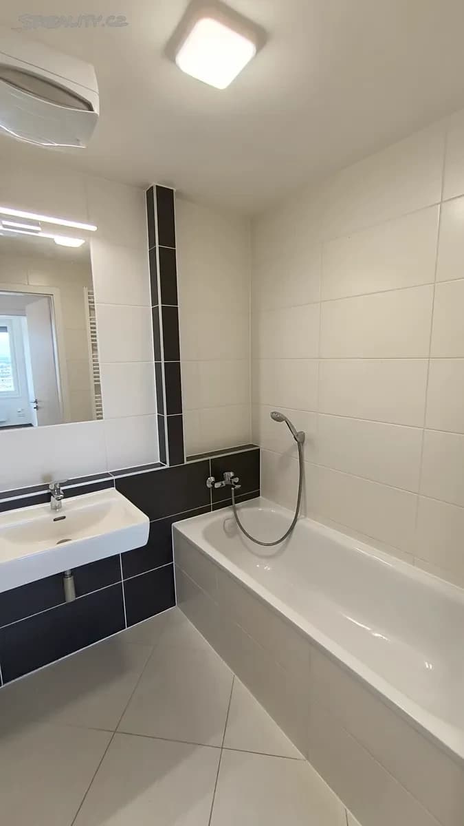 2 bedroom with open-plan kitchen flat to rent, 58 m², Thomasova, Prague, Prague 2 bedroom with open-plan kitchen flat to rent, 58 m², Thomasova, Prague, Prague