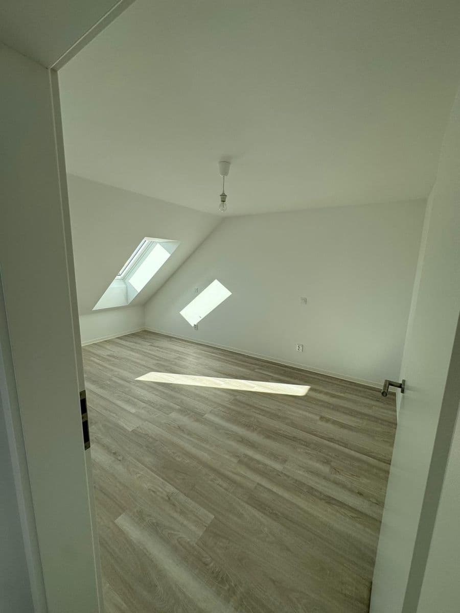 3 bedroom with open-plan kitchen flat to rent, 93 m², Potoční, Čáslav, Středočeský Region 3 bedroom with open-plan kitchen flat to rent, 93 m², Potoční, Čáslav, Středočeský Region