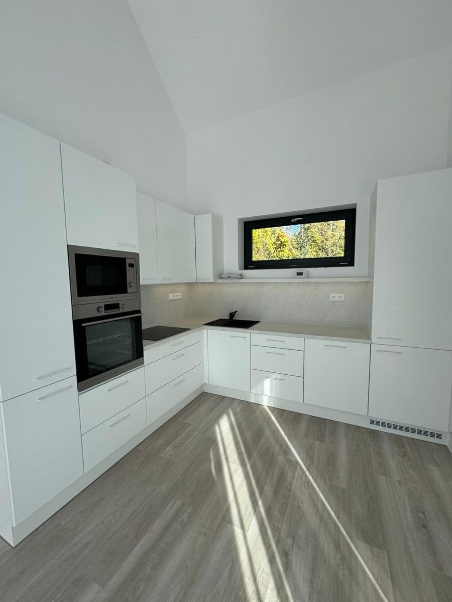 3 bedroom with open-plan kitchen flat to rent, 93 m², Potoční, Čáslav, Středočeský Region 3 bedroom with open-plan kitchen flat to rent, 93 m², Potoční, Čáslav, Středočeský Region