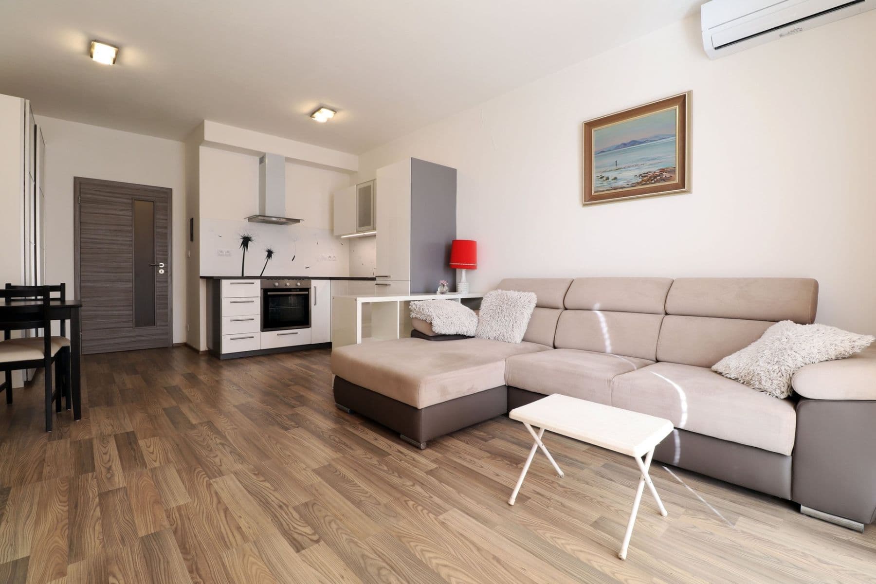 Studio flat to rent, 35 m², Hlučkova, Prague, Prague Studio flat to rent, 35 m², Hlučkova, Prague, Prague