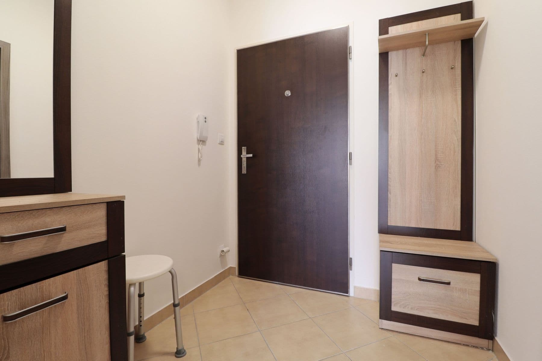 Studio flat to rent, 35 m², Hlučkova, Prague, Prague Studio flat to rent, 35 m², Hlučkova, Prague, Prague