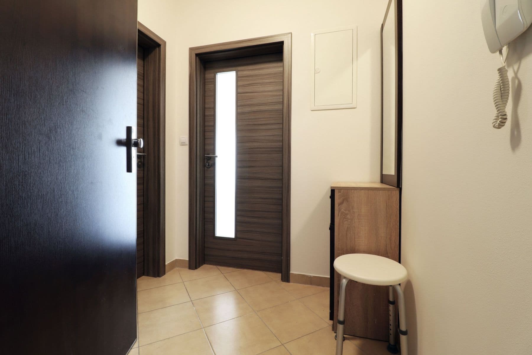 Studio flat to rent, 35 m², Hlučkova, Prague, Prague Studio flat to rent, 35 m², Hlučkova, Prague, Prague