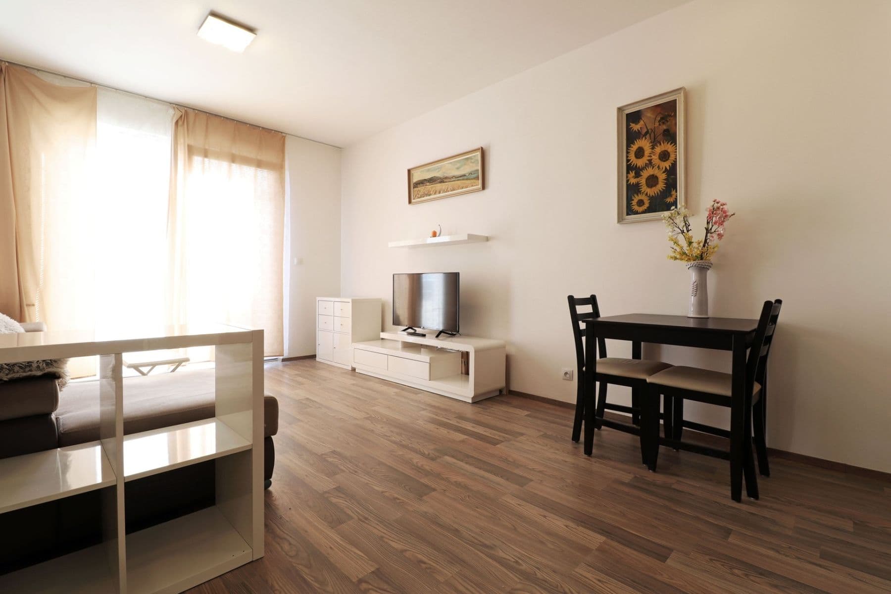 Studio flat to rent, 35 m², Hlučkova, Prague, Prague Studio flat to rent, 35 m², Hlučkova, Prague, Prague