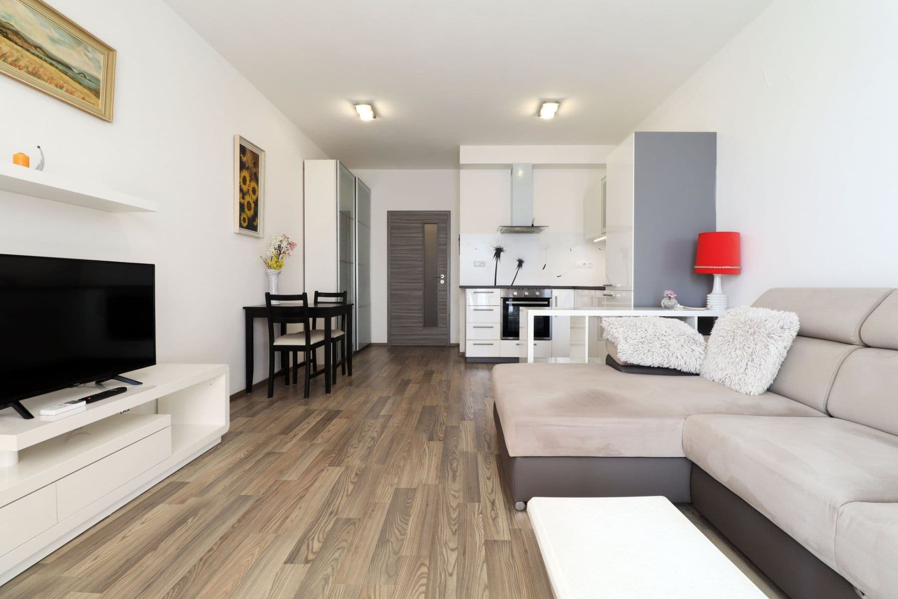 Studio flat to rent, 35 m², Hlučkova, Prague, Prague Studio flat to rent, 35 m², Hlučkova, Prague, Prague