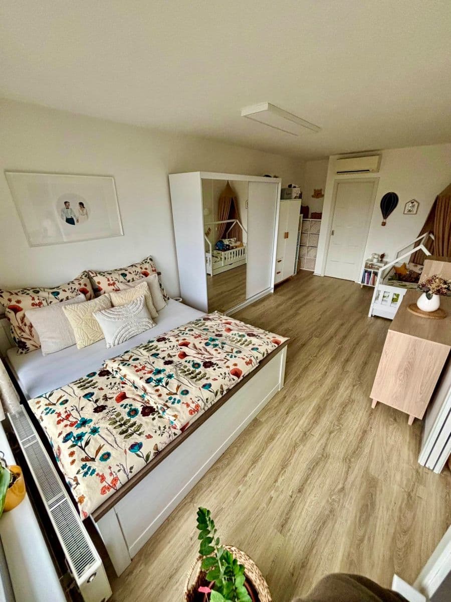 1 bedroom with open-plan kitchen flat for sale, 62 m², náměstí Na Sádkách, Dolní Břežany, Středočeský Region 1 bedroom with open-plan kitchen flat for sale, 62 m², náměstí Na Sádkách, Dolní Břežany, Středočeský Region