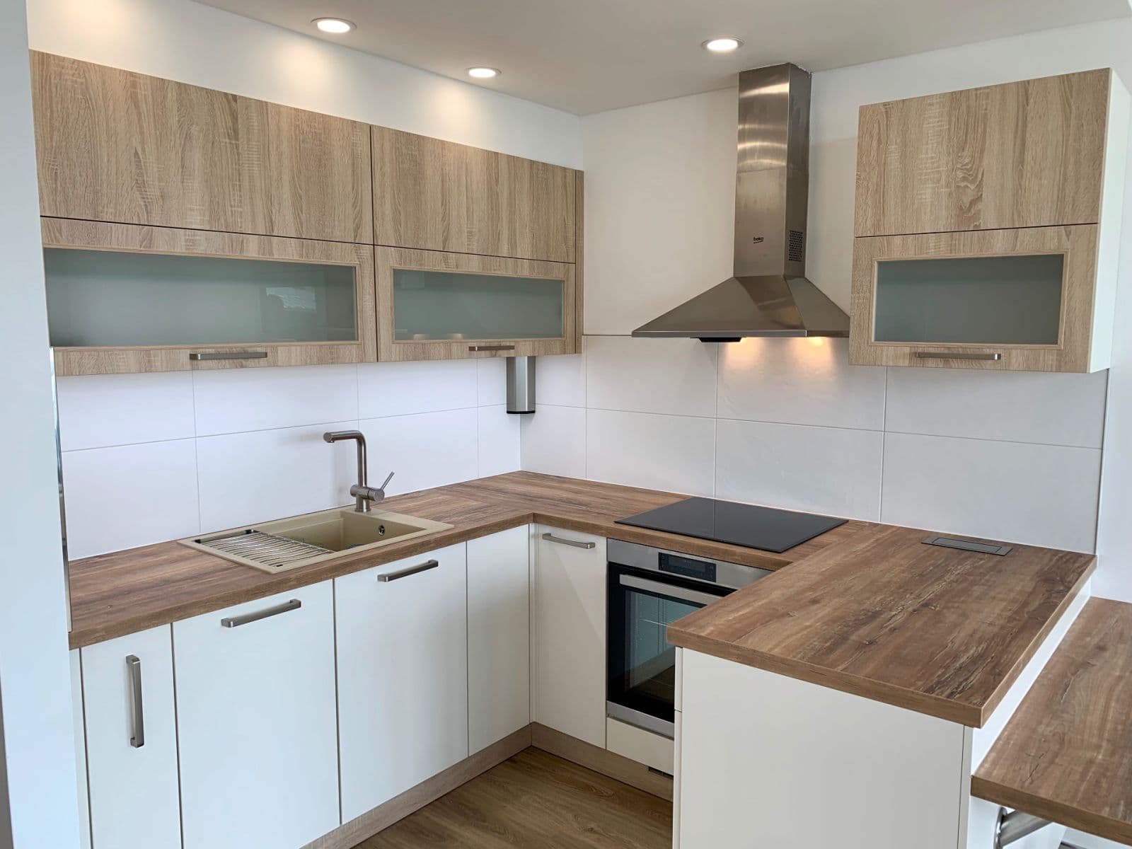 1 bedroom with open-plan kitchen flat for sale, 62 m², náměstí Na Sádkách, Dolní Břežany, Středočeský Region 1 bedroom with open-plan kitchen flat for sale, 62 m², náměstí Na Sádkách, Dolní Břežany, Středočeský Region