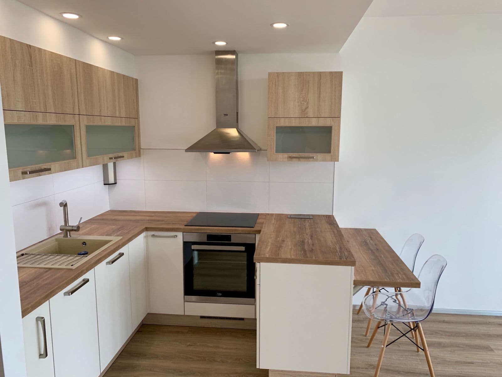 1 bedroom with open-plan kitchen flat for sale, 62 m², náměstí Na Sádkách, Dolní Břežany, Středočeský Region 1 bedroom with open-plan kitchen flat for sale, 62 m², náměstí Na Sádkách, Dolní Břežany, Středočeský Region