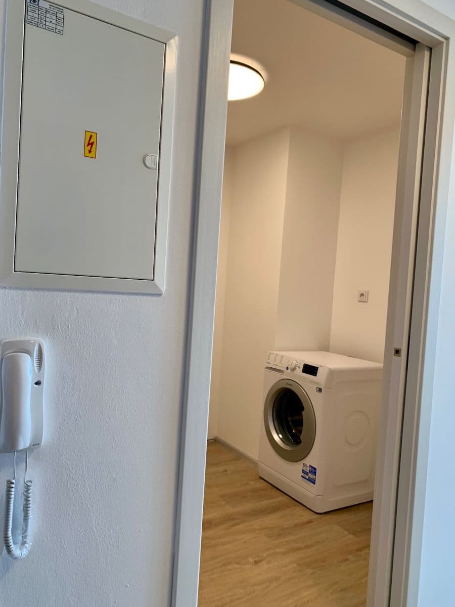 1 bedroom with open-plan kitchen flat for sale, 62 m², náměstí Na Sádkách, Dolní Břežany, Středočeský Region 1 bedroom with open-plan kitchen flat for sale, 62 m², náměstí Na Sádkách, Dolní Břežany, Středočeský Region