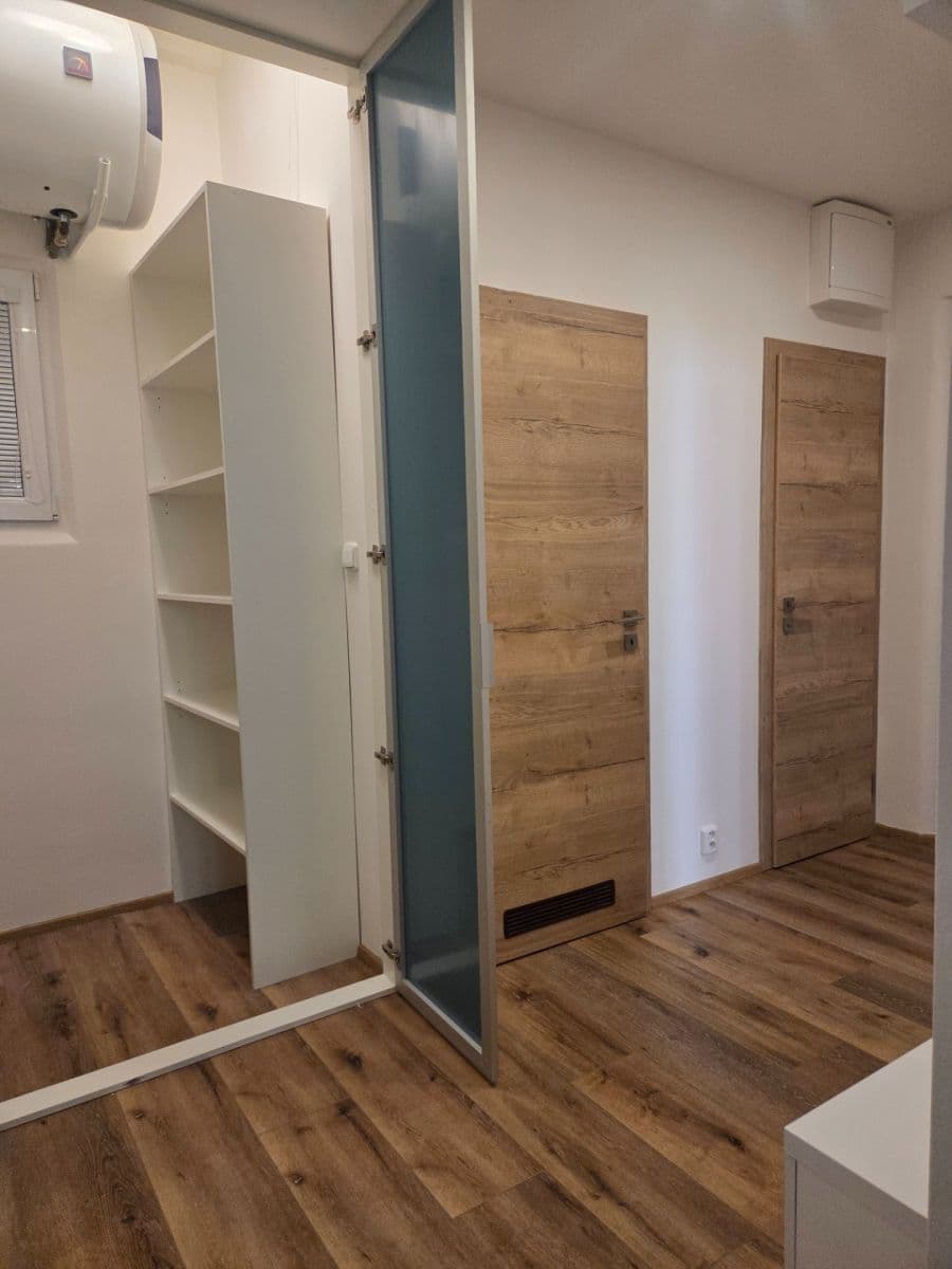 1 bedroom with open-plan kitchen flat to rent, 61 m², Tusarova, Prague, Prague 1 bedroom with open-plan kitchen flat to rent, 61 m², Tusarova, Prague, Prague