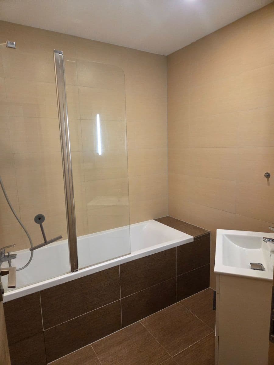 1 bedroom with open-plan kitchen flat to rent, 61 m², Tusarova, Prague, Prague 1 bedroom with open-plan kitchen flat to rent, 61 m², Tusarova, Prague, Prague