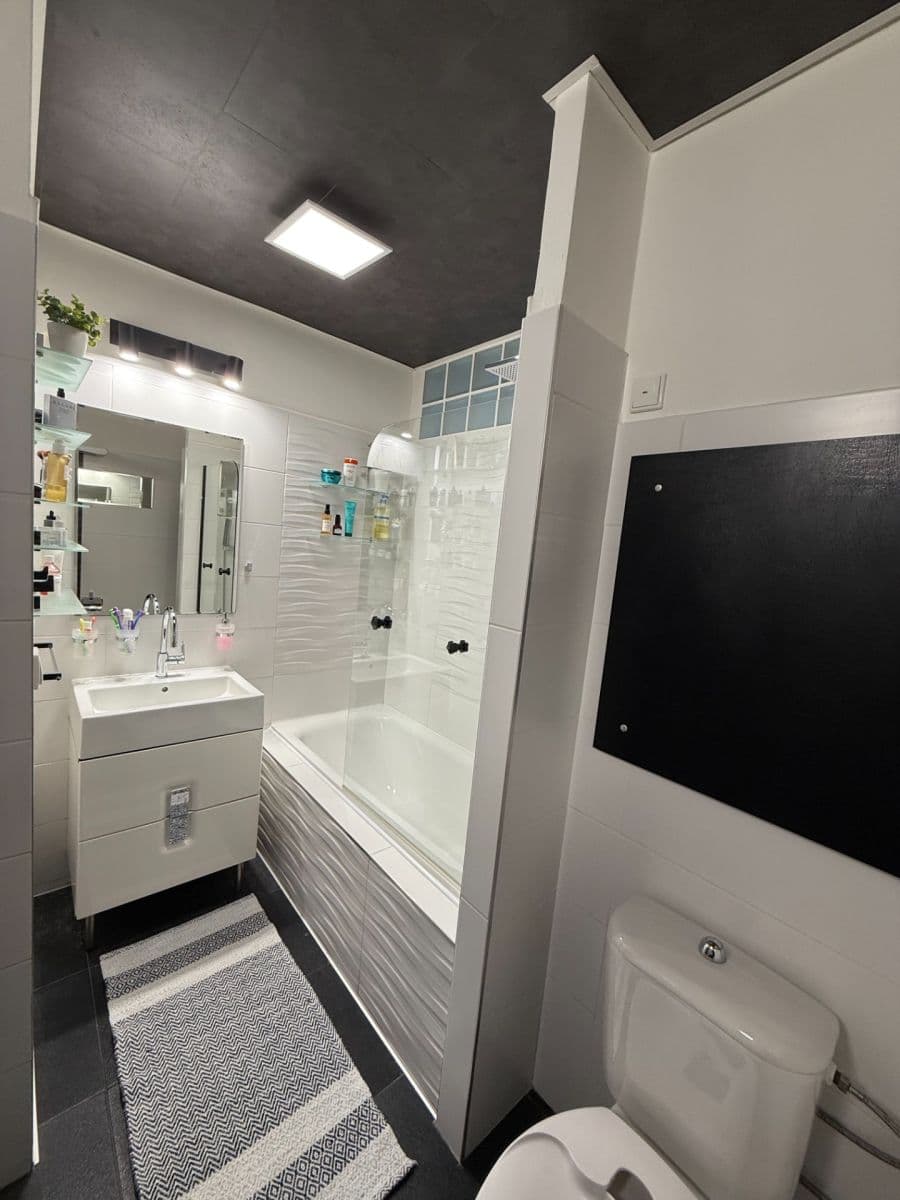 2 bedroom with open-plan kitchen flat to rent, 70 m², Křenická, Prague, Prague 2 bedroom with open-plan kitchen flat to rent, 70 m², Křenická, Prague, Prague