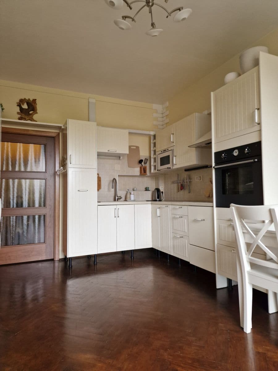 2 bedroom with open-plan kitchen flat to rent, 53 m², Na Hroudě, Prague, Prague 2 bedroom with open-plan kitchen flat to rent, 53 m², Na Hroudě, Prague, Prague