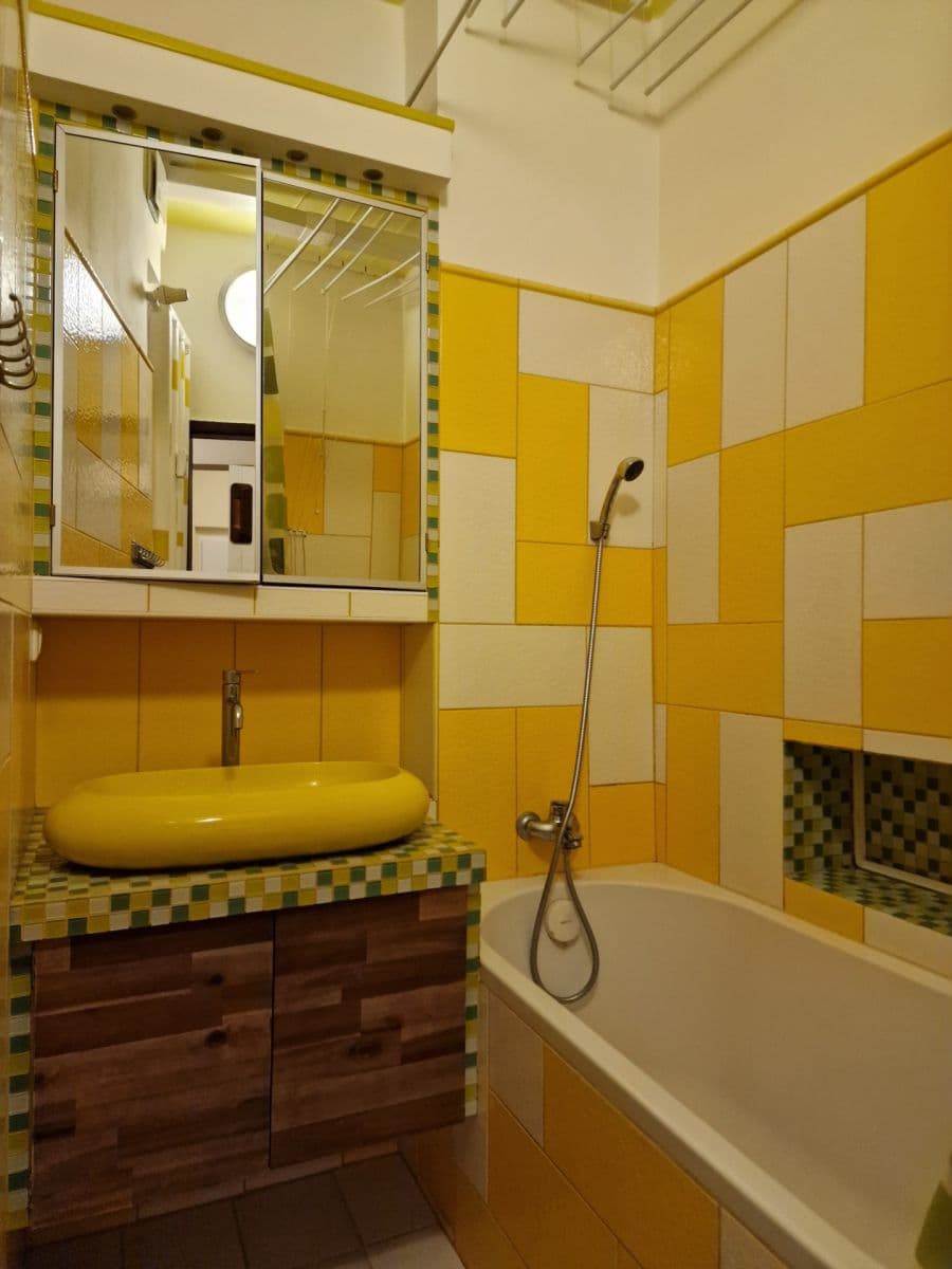 2 bedroom with open-plan kitchen flat to rent, 53 m², Na Hroudě, Prague, Prague 2 bedroom with open-plan kitchen flat to rent, 53 m², Na Hroudě, Prague, Prague