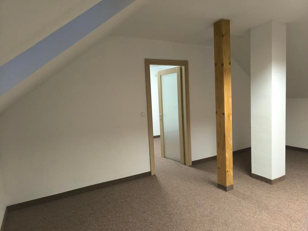 3 bedroom with open-plan kitchen flat to rent, 139 m², Bečovská, Prague, Prague 3 bedroom with open-plan kitchen flat to rent, 139 m², Bečovská, Prague, Prague