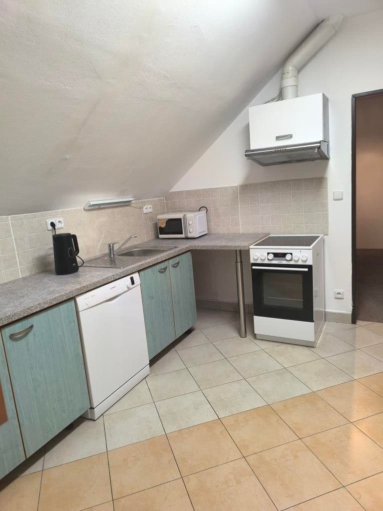 3 bedroom with open-plan kitchen flat to rent, 139 m², Bečovská, Prague, Prague 3 bedroom with open-plan kitchen flat to rent, 139 m², Bečovská, Prague, Prague