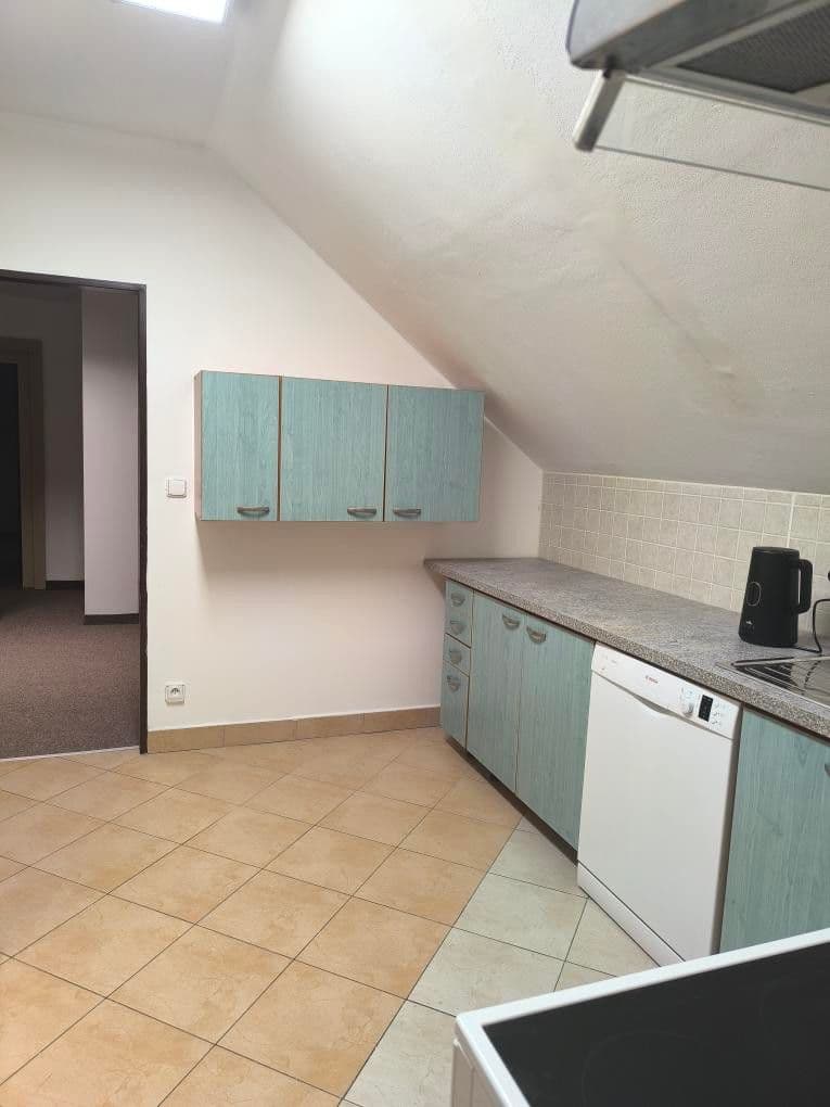 3 bedroom with open-plan kitchen flat to rent, 139 m², Bečovská, Prague, Prague 3 bedroom with open-plan kitchen flat to rent, 139 m², Bečovská, Prague, Prague