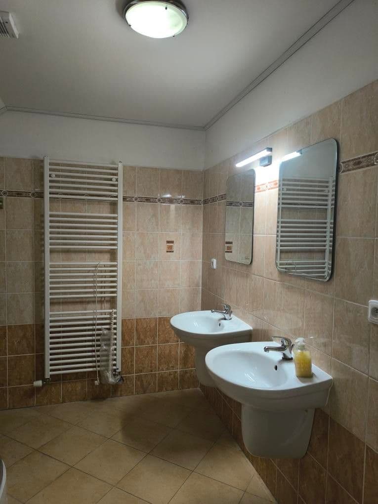 3 bedroom with open-plan kitchen flat to rent, 139 m², Bečovská, Prague, Prague 3 bedroom with open-plan kitchen flat to rent, 139 m², Bečovská, Prague, Prague