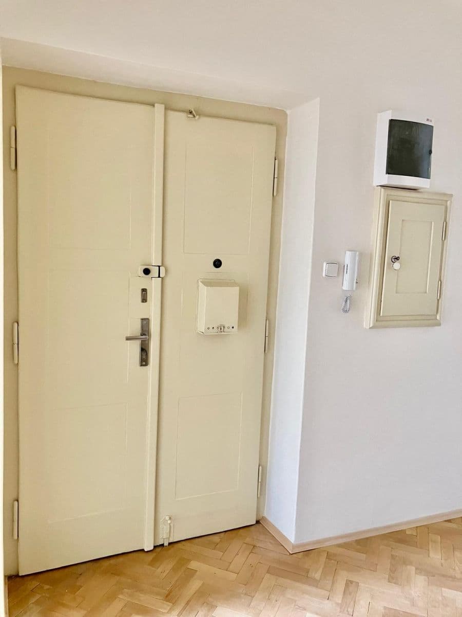 2 bedroom with open-plan kitchen flat to rent, 77 m², Přemyslovská, Prague, Prague 2 bedroom with open-plan kitchen flat to rent, 77 m², Přemyslovská, Prague, Prague