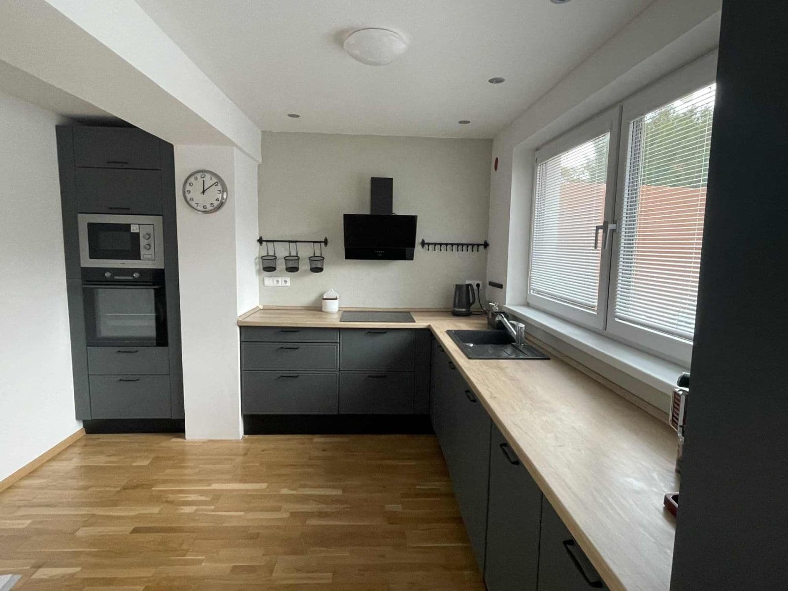 3 bedroom with open-plan kitchen flat to rent, 90 m², Nad Lesíkem, Prague, Prague 3 bedroom with open-plan kitchen flat to rent, 90 m², Nad Lesíkem, Prague, Prague