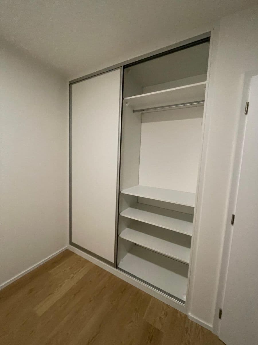 Studio flat to rent, 38 m², třída Generála Píky, Brno, Jihomoravský Region Studio flat to rent, 38 m², třída Generála Píky, Brno, Jihomoravský Region