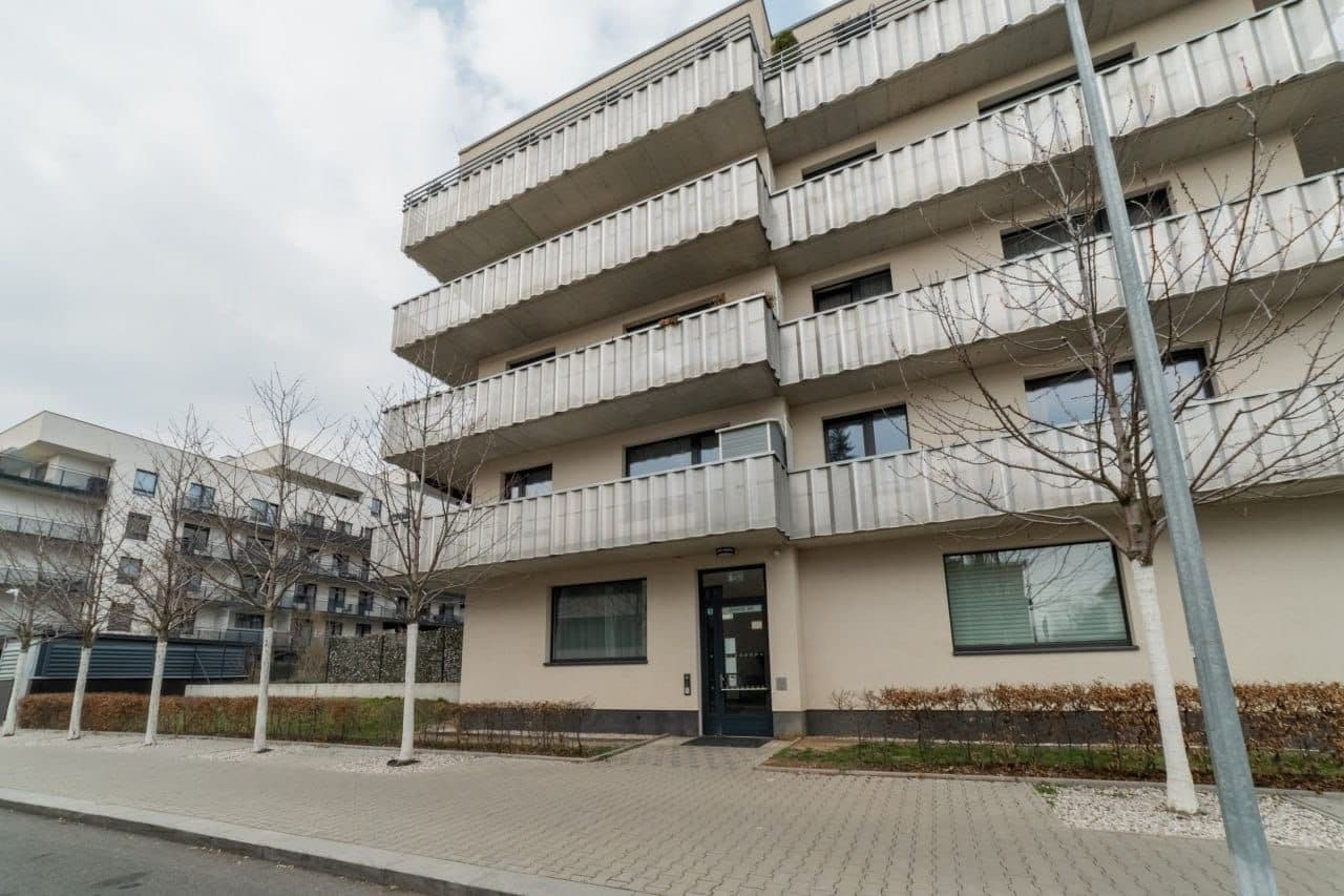 Studio flat to rent, 45 m², Zvěřinova, Prague, Prague Studio flat to rent, 45 m², Zvěřinova, Prague, Prague