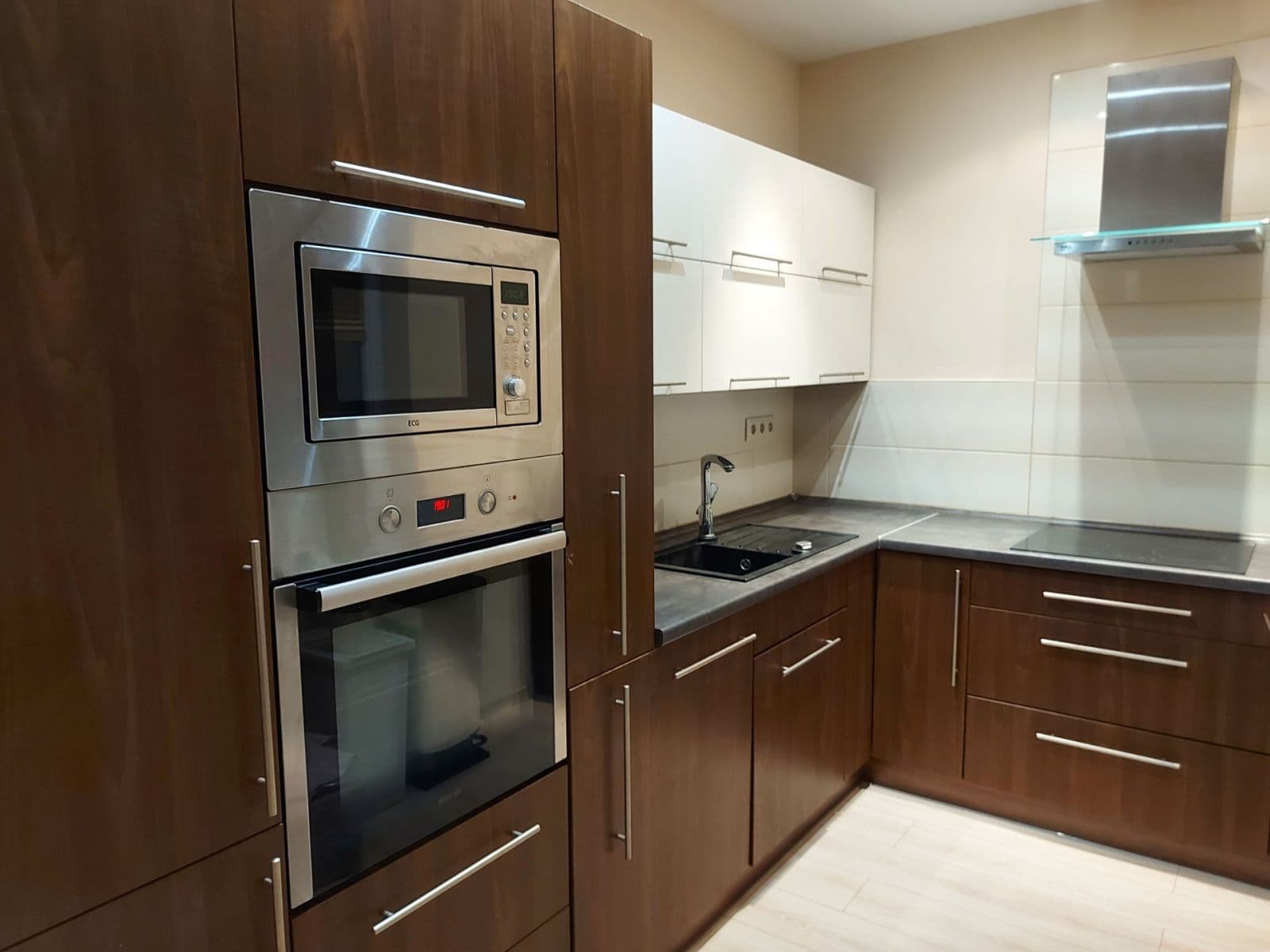 1 bedroom with open-plan kitchen flat to rent, 54 m², Hlavní třída, Ostrava, Moravskoslezský Region 1 bedroom with open-plan kitchen flat to rent, 54 m², Hlavní třída, Ostrava, Moravskoslezský Region