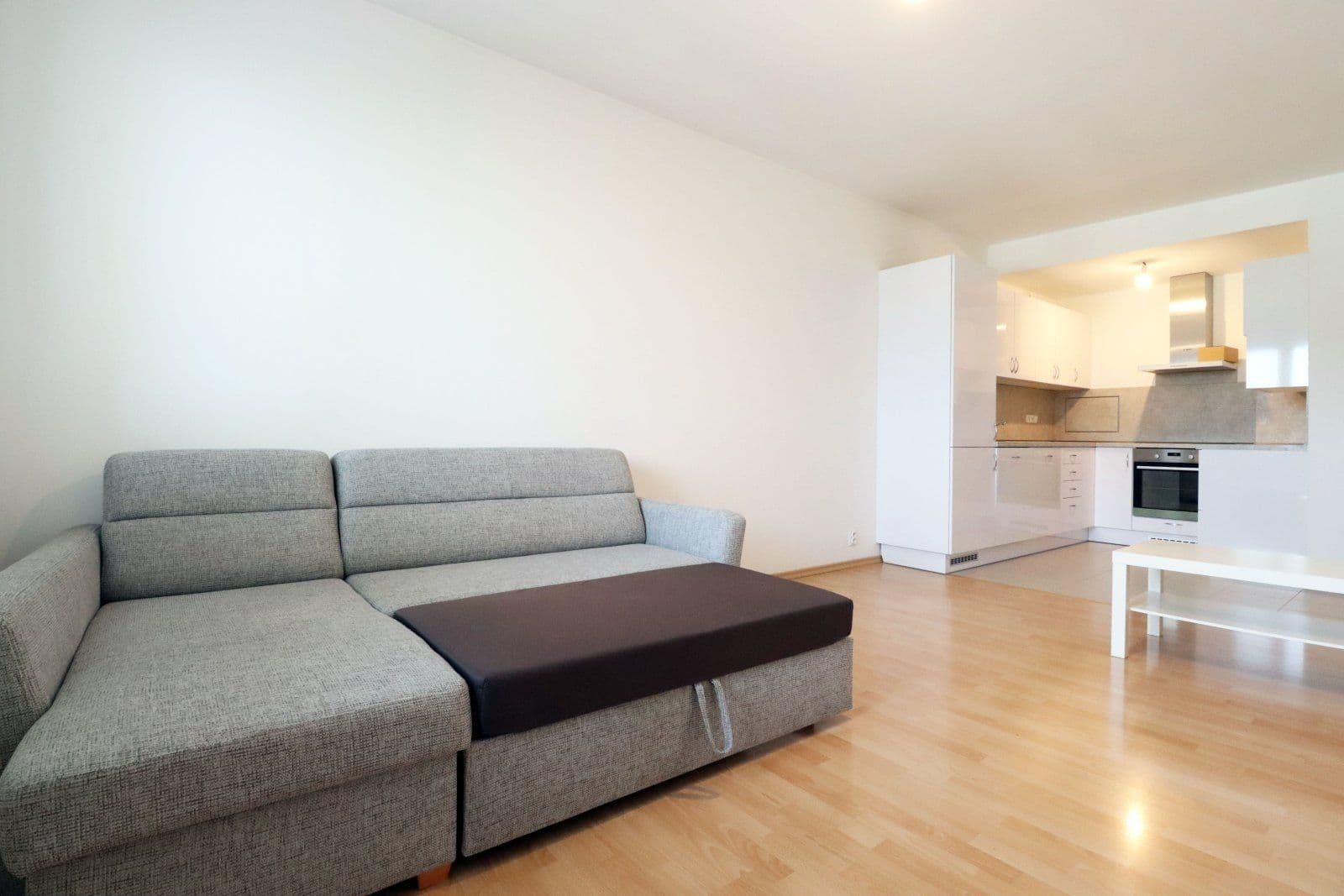 2 bedroom with open-plan kitchen flat to rent, 86 m², Lipnická, Prague, Prague 2 bedroom with open-plan kitchen flat to rent, 86 m², Lipnická, Prague, Prague